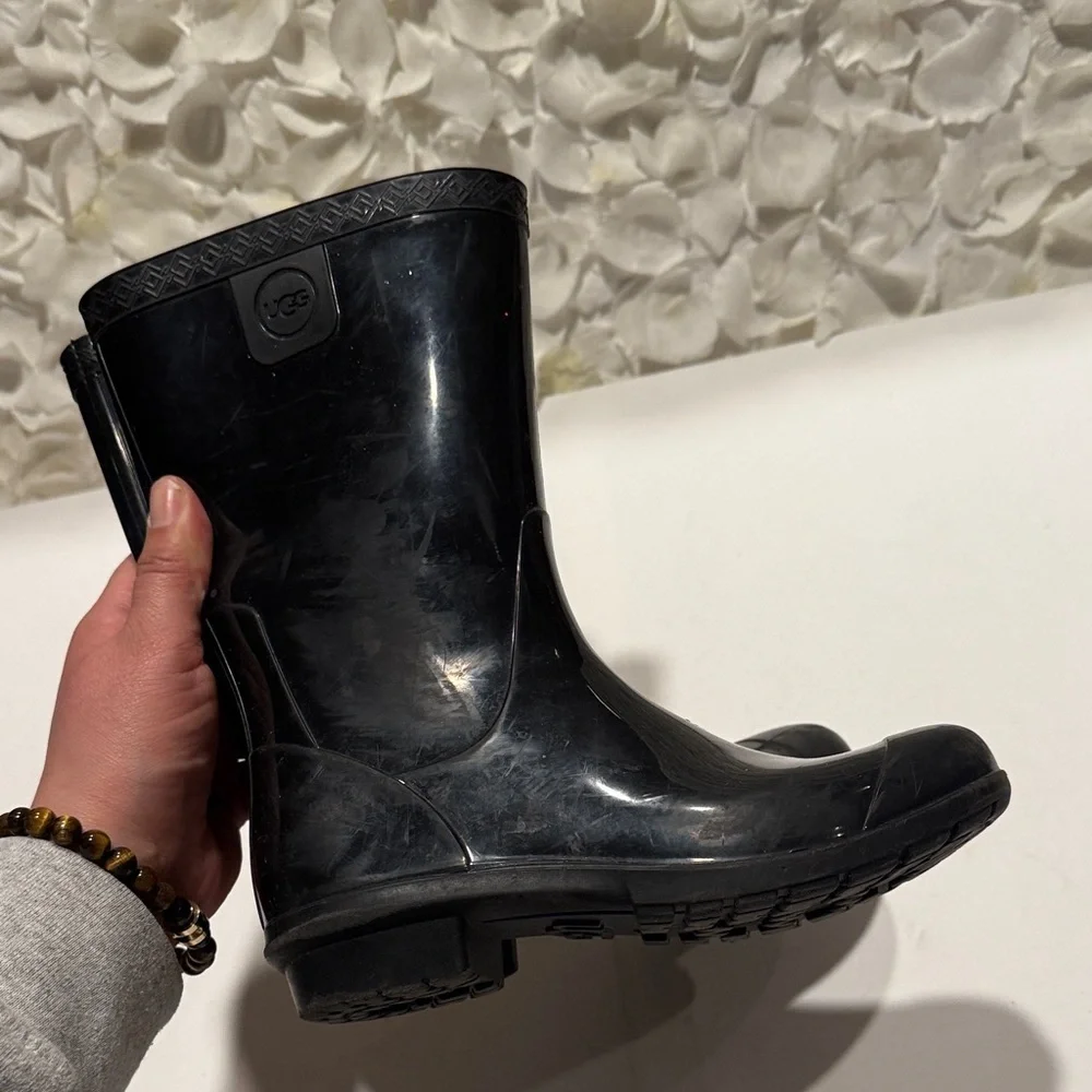 UGG sleek glossy